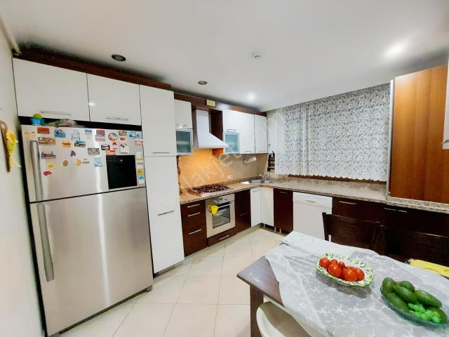 Suadiye'de 4+1 Net 146m2 Ebv Banyolu 7/24 Güvenlikli Havuzlu