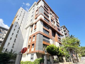 Suadiye'de Bağdat Cd. 5 Dk İki Banyo Balkonlu 110 M² 2+1