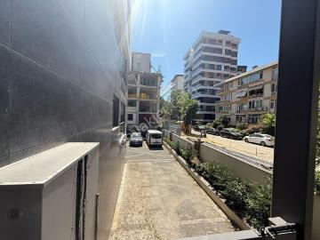 Suadiye'de Feride Geçidine Ve Caddeye Çok Yakın Satılık 3+1 Net 103 M2 Daire