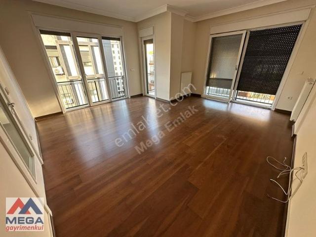 Suadiye'de Kiralık 3+1 Ebeveyn Banyolu, Balkonlu Daire