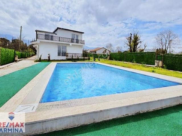 Suadiye'de Özel Tasarımlı Villa 1. Sınıf Malzeme Ve Seçkin Yaşam