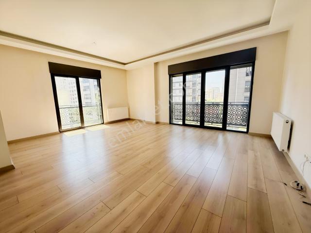 Suadiye'de Satılık 3+1 Daire Hemen Taşınmaya Hazır 95m² Net