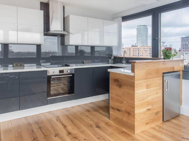 Suburb SW11, Falcon Road, London, SW11 2LW, United Kingdom | 3 bed apartment for rent #120418595 | Rentberry