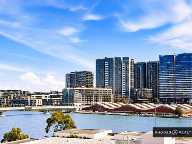 SUB PENTHOUSE | DUAL ASPECT | LIVING WITH UNINTERRUPTED WATER VIEWS