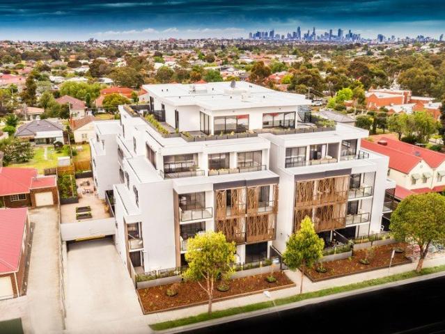 Sub Penthouse Luxury with Stunning North East Parkland Views