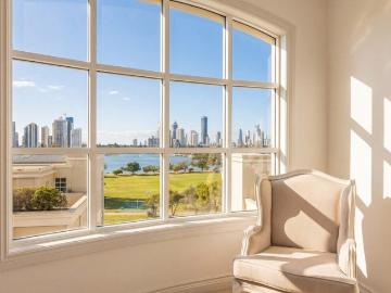 Sub Penthouse Living on a Grand Scale 327m² of Refined Luxury