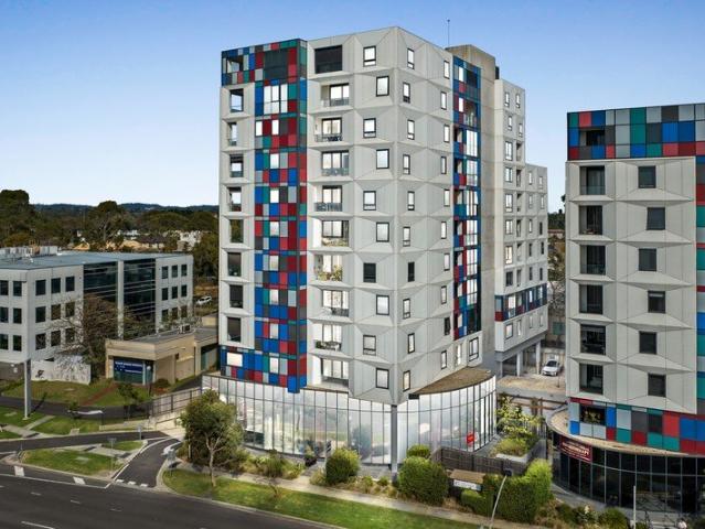 Sub Penthouse Living Opposite Westfield Knox