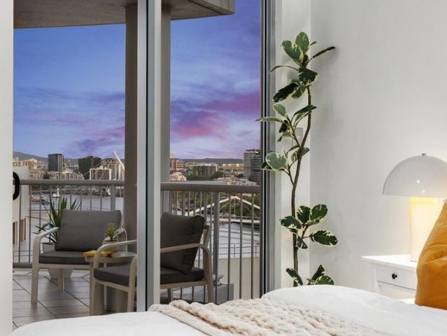 Sub Penthouse | Stunning River Views | Everywhere Walkable