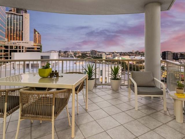 Sub Penthouse | Stunning River Views | Everywhere Walkable