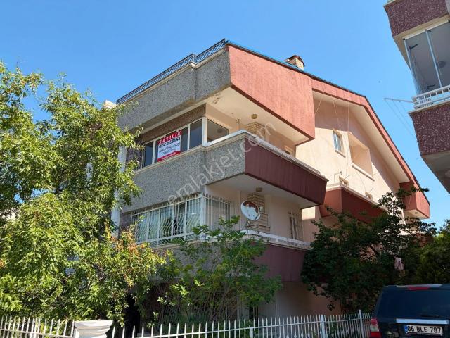 Subayevleri'nde 6+1 Geniş Teraslı Satılık Daire