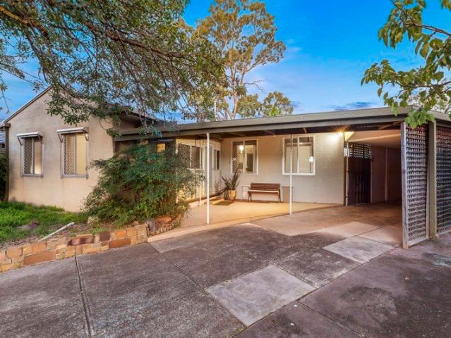 Subdivide, Invest or Enjoy on 963sqm at the End of a Quiet Crescent!