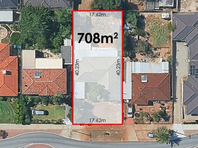 SUBDIVIDE/BUILD/SELL OR SPACIOUS DREAM HOME?