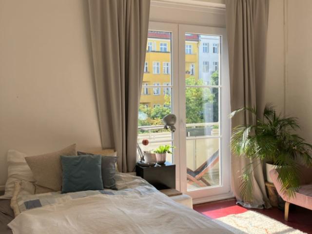 sublet 1 room apartment in P.Berg: 27.09. 10.11