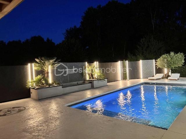 Sublime maison sur 3 niveaux, 4 chambres, une piscine et de très beaux matériaux