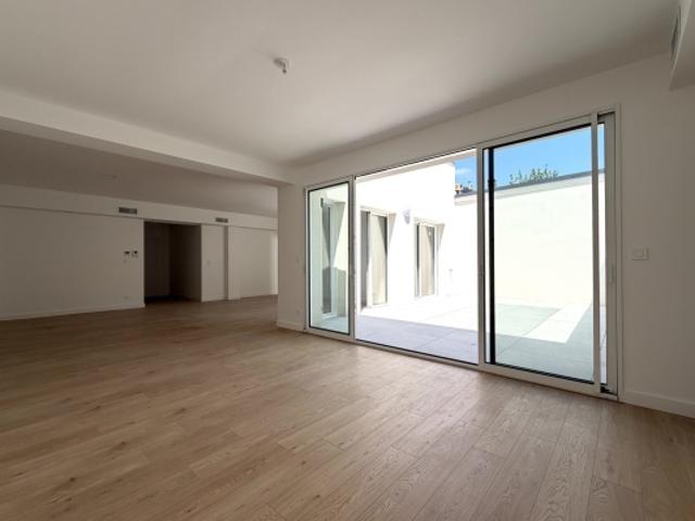 Sublime Appartement de 141m2 avec terrasse et parking à St Augu
