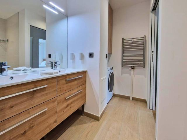 Sublime appartement 4 étoiles neuf T3 à Puteaux 61m2 proche La Défense, 10m2 de terrasse avec magnifique vue