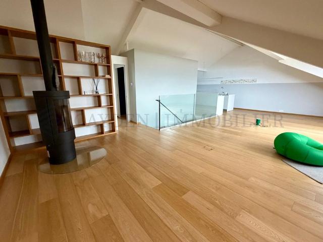 Sublime duplex rénové vue imprenable sur le lac Léman