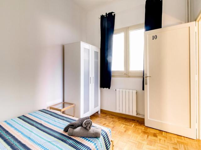 Sublime double bedroom in a student flat, in Esquerra de l'Eixample