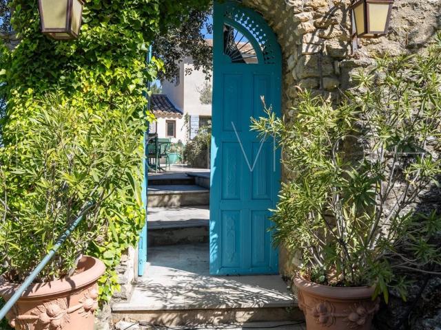 Sublime propriété avec vues spectaculaires sur le Luberon. 150m² Ménerbes