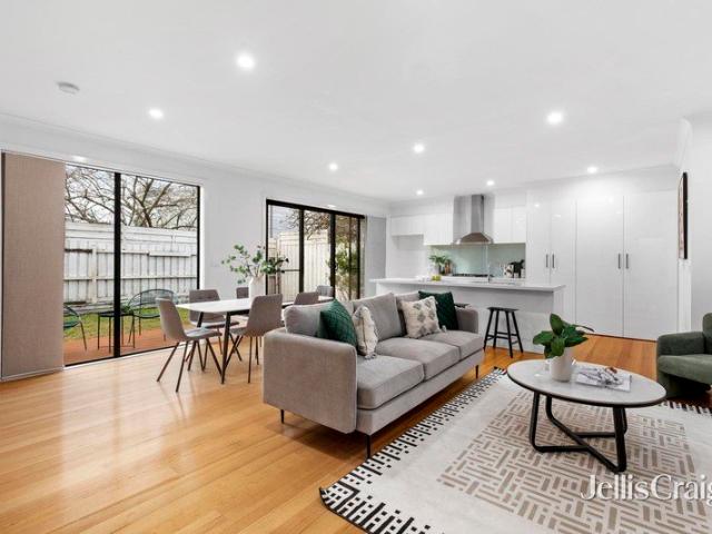 Sublime Style and Convenience in Dual School Zone