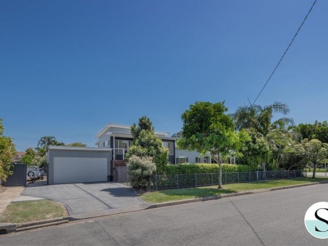 Sublime Single & Split Level Contemporary Living Surrounded by Parkland, Waterways & Beaches Superbly Private with Extensive Garaging & a studio!