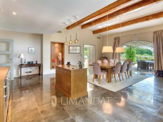 Sublime villa authentique avec vue panoramique mer et collin. 230m² Mougins