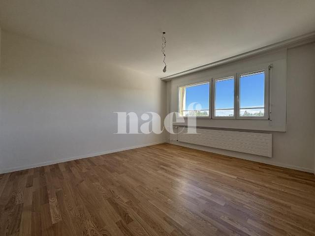 Sublime 2.5 pièces rénové avec balcon situé à la.