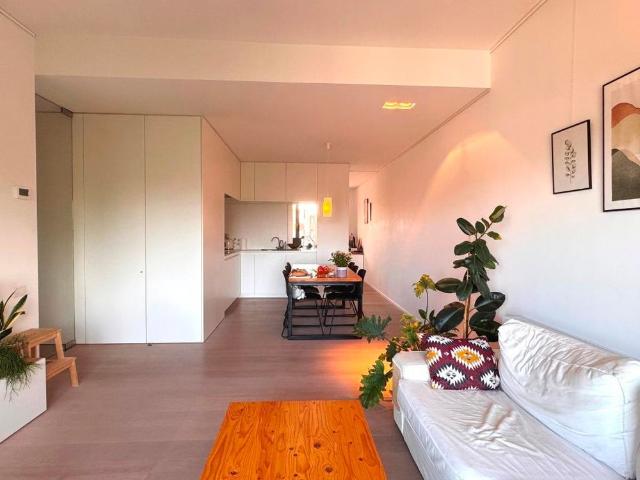 Subliem appartement ontworpen door CAAN Architecten gelegen langs de residentiële Patijntjestraat, omgeving Sint Pietersstation met een ongeziene kwalitatieve afwerking voor de huurmarkt