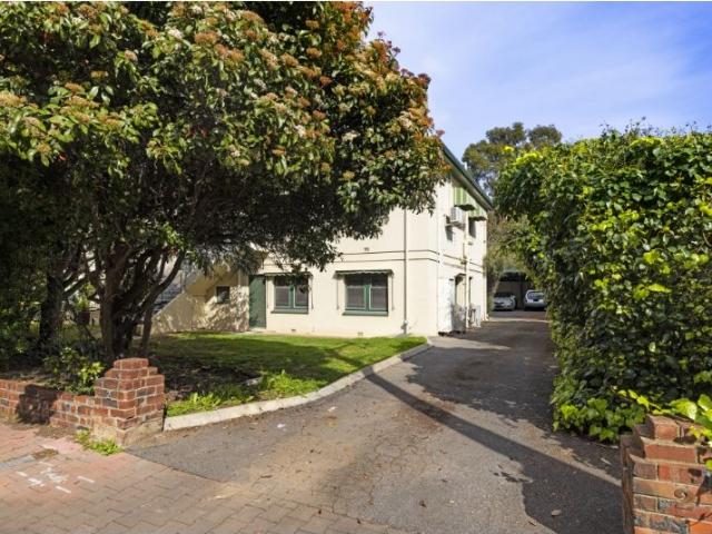 Substance Meets Style in this Beautiful One Bedroom Art Deco Offering
