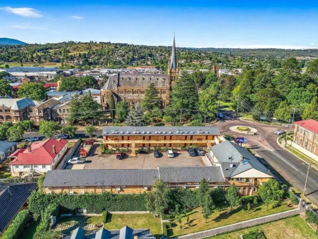 Substantial 40 Room Freehold Motel 90%+ Occupancy in Thriving Regional Hub | Resort Brokers ID: FH009286