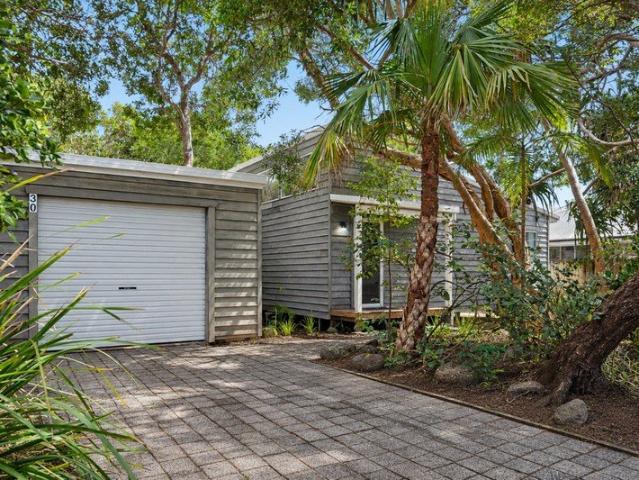 Substantial 1,093sqm Alcorn Street Holding Steps from Tallow Beach