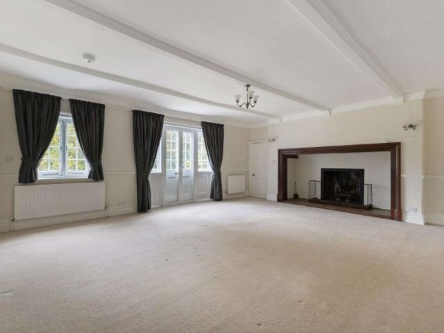 Substantial and well presented five bedroom home in desirable location