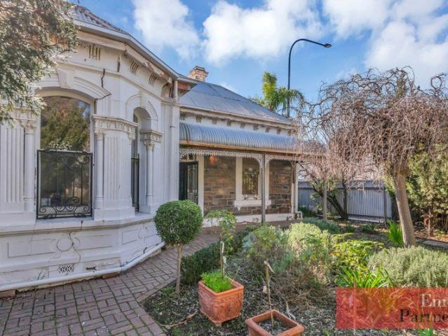 Substantial Bluestone Villa c.1900 Classic Character, Outstanding Potential & Superb City Fringe Location