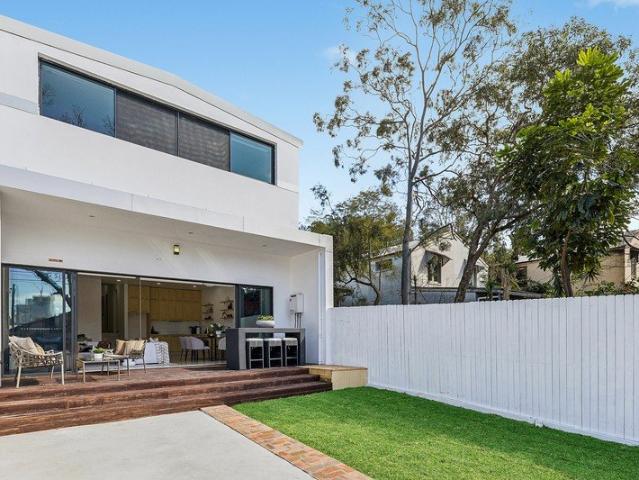 Substantial City Fringe Residence with Exceptional Flexibility