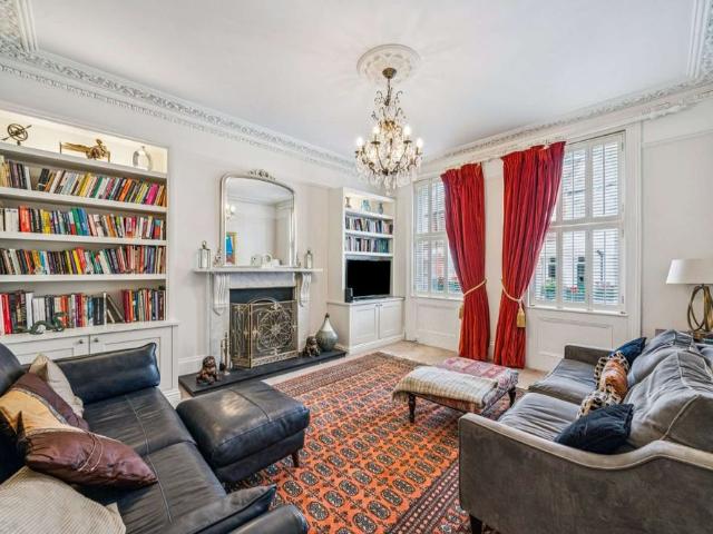Substantial detached five bedroom home on The Vineyard