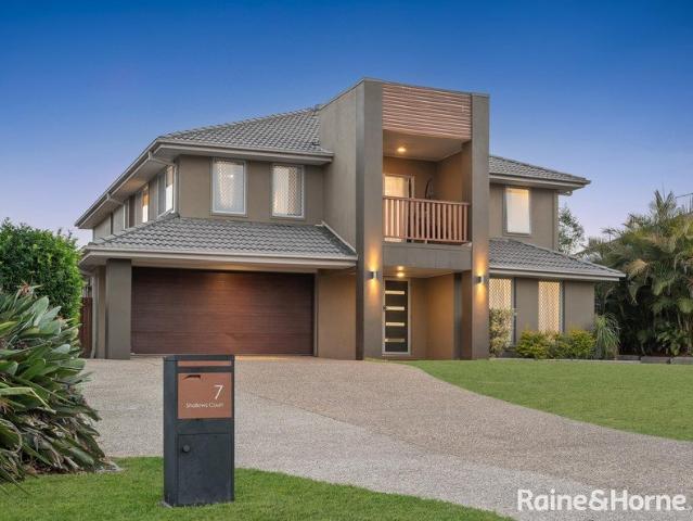 Substantial family home with room for everyone!