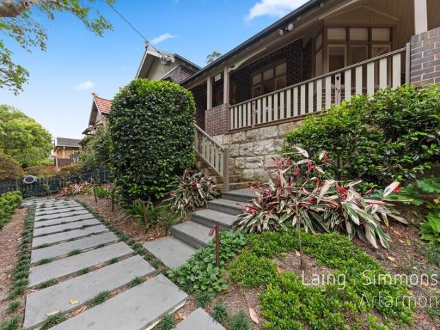 Substantial Family Home with Swimming Pool All Maintenance incl