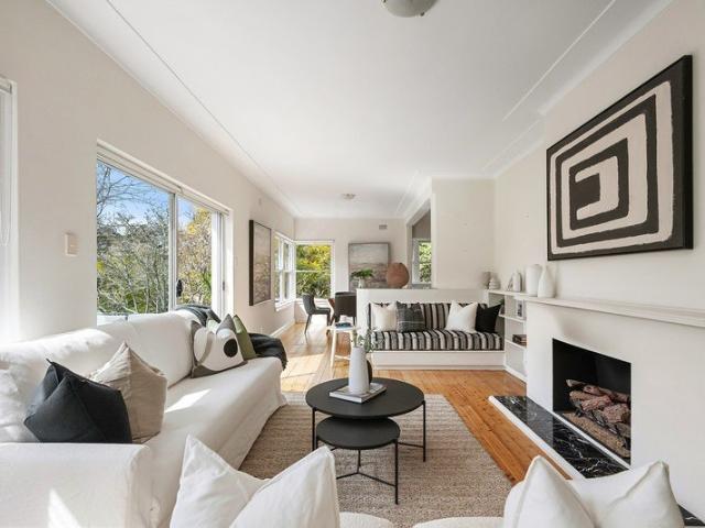 Substantial Family Home In Tranquil Pearl Bay Locale