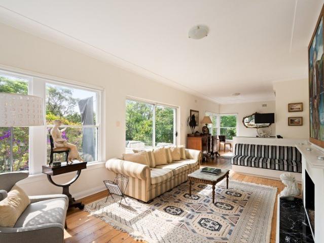 Substantial Family Home In Tranquil Pearl Bay Locale