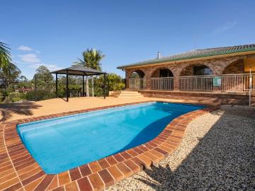 Substantial Family Home in Exclusive Estate