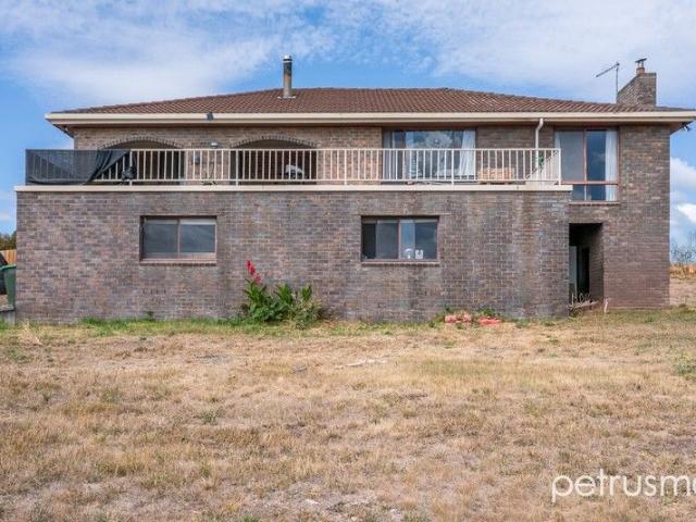 Substantial family home offering flexibility and multiple living zones