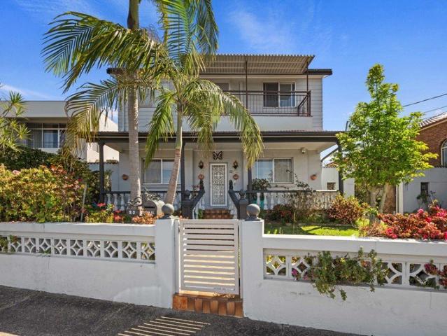 Substantial Family Home on Approx. 890sqm with 20m Frontage
