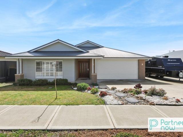 Substantial Family Living in North Tamworth