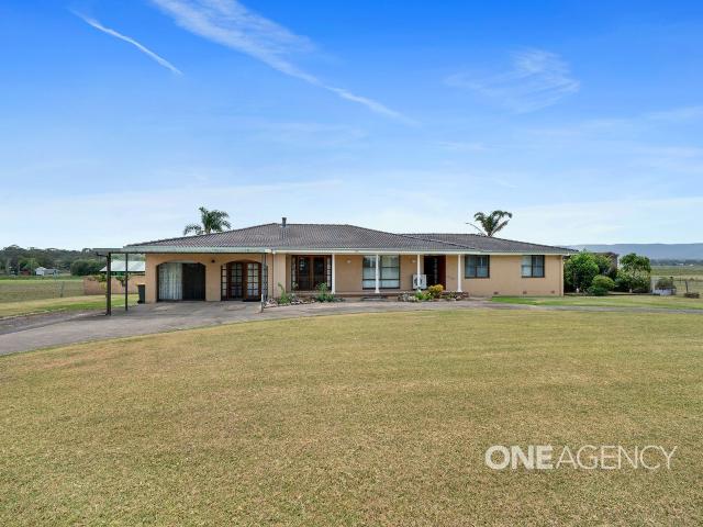SUBSTANTIAL FIVE BEDROOM FAMILY HOME WITH POOL