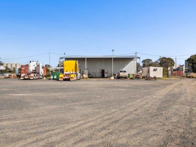Substantial Industrial Holding Ready to Operate Oakey QLD