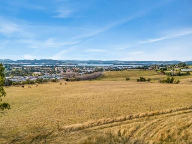 Substantial landholding just 15 minutes from Hobart