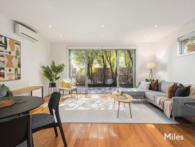 Substantial North Rear, Single Level Retreat