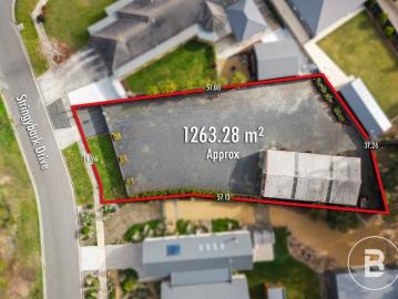 SUBSTANTIAL RESIDENTIAL HOMESITE WITH MASSIVE 9x18m SHED