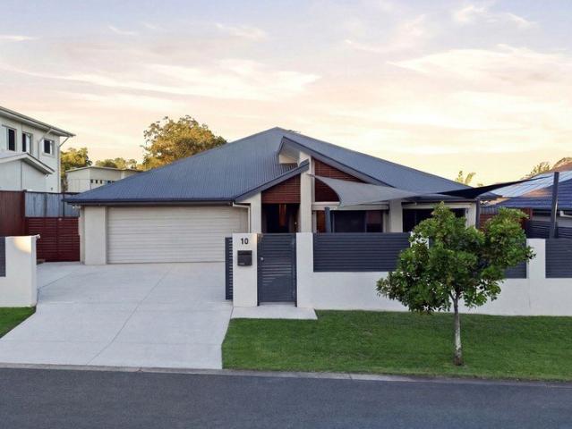 Substantial Space for the Whole Family with Warrigal Walkability