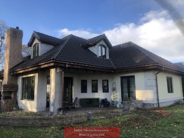 Przestronny dom z dużą działką, garaż i taras